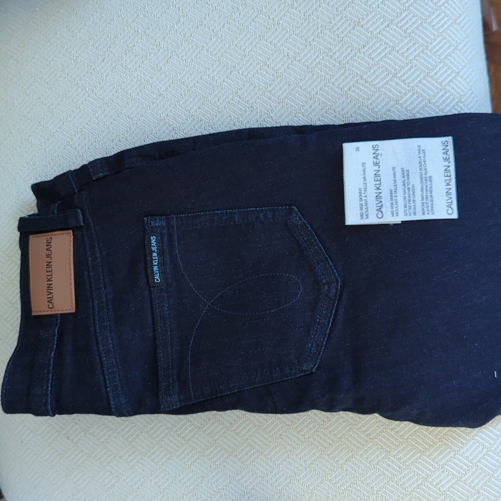 🔥 ☀ NWT Calvin Klein size 26 Dark wash Skinny jeans midrise